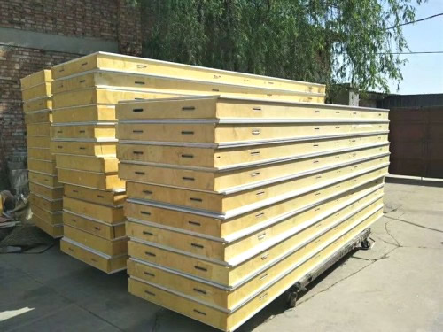 冷庫保溫材料:聚氨酯保溫板和保溫噴涂區(qū)別